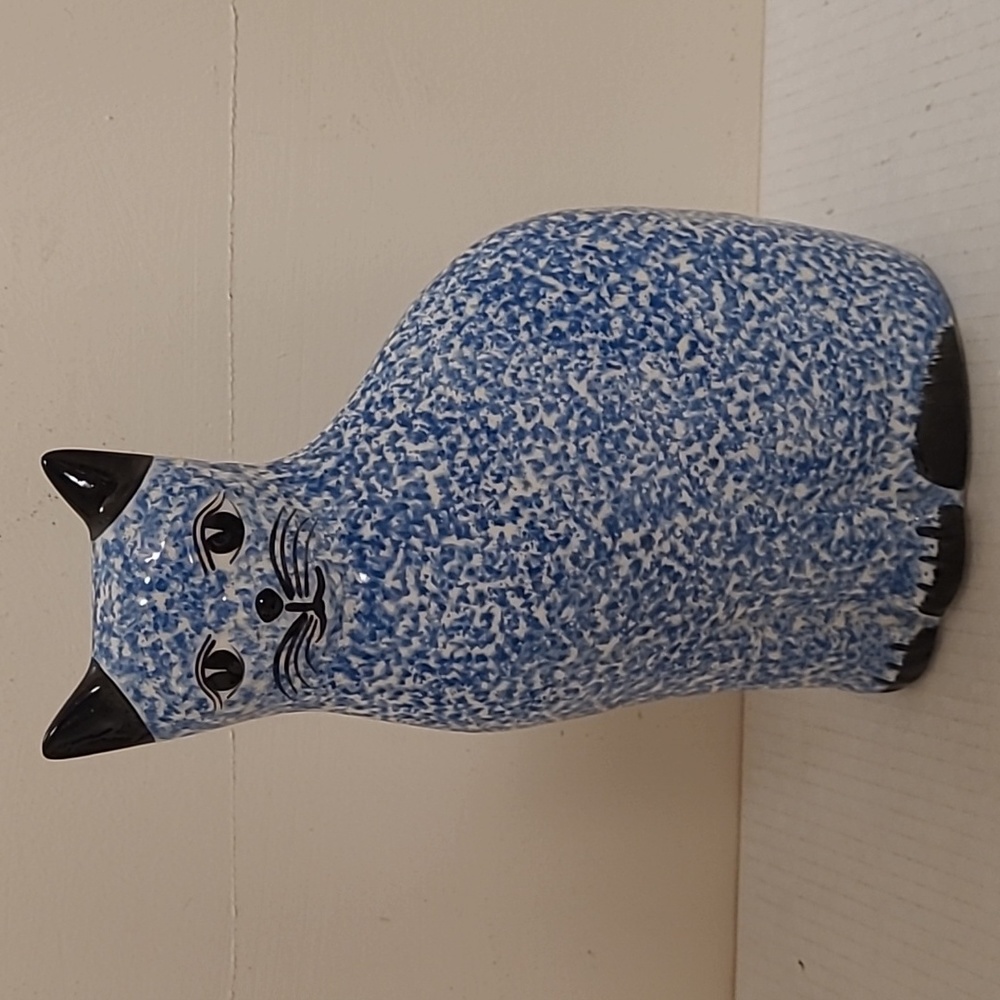 Vintage Spongeware Ceremic Judgey Cat Figurine
